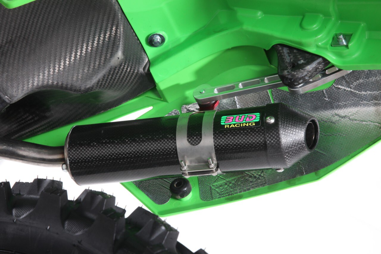 <div class='descrGalleryTitle'>Scarico</div><div class='descrGalleryText'><p>-Silenziatore in carbonio Bud Racing&nbsp;</p>
</div>